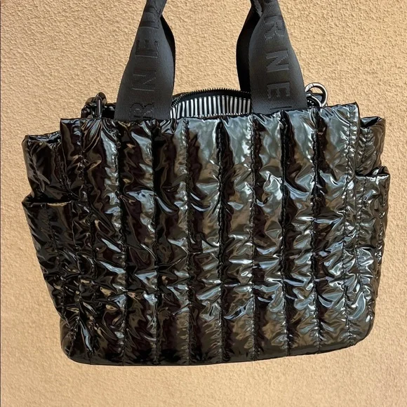 Ah-dorned | Classic Black Metallic Tote Bag w/ Crossbody Strap & Bag Charm Chain - Picture 12 of 17